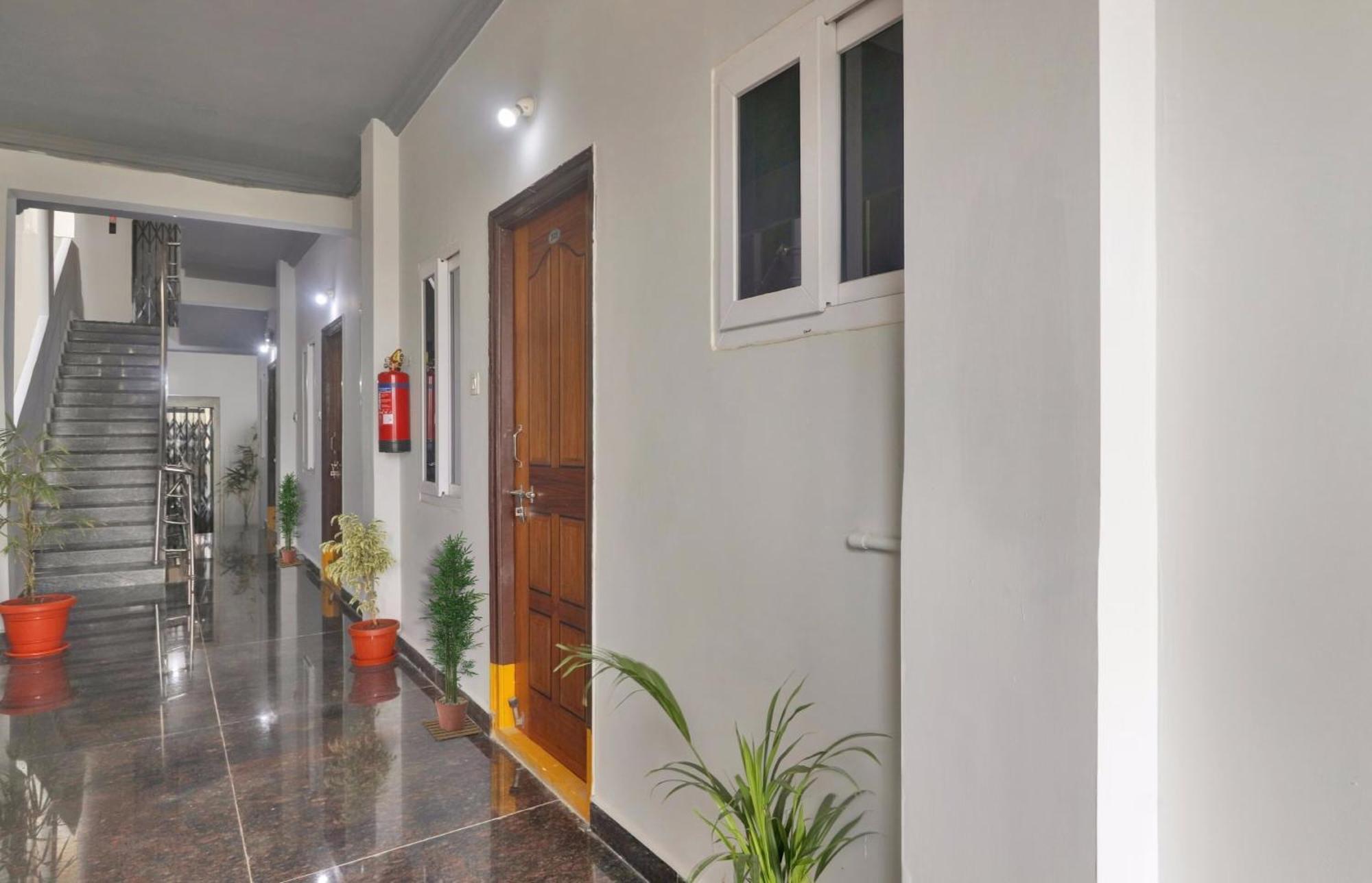 ホテル Super Townhouse Rcc Blizz Kondapur  エクステリア 写真